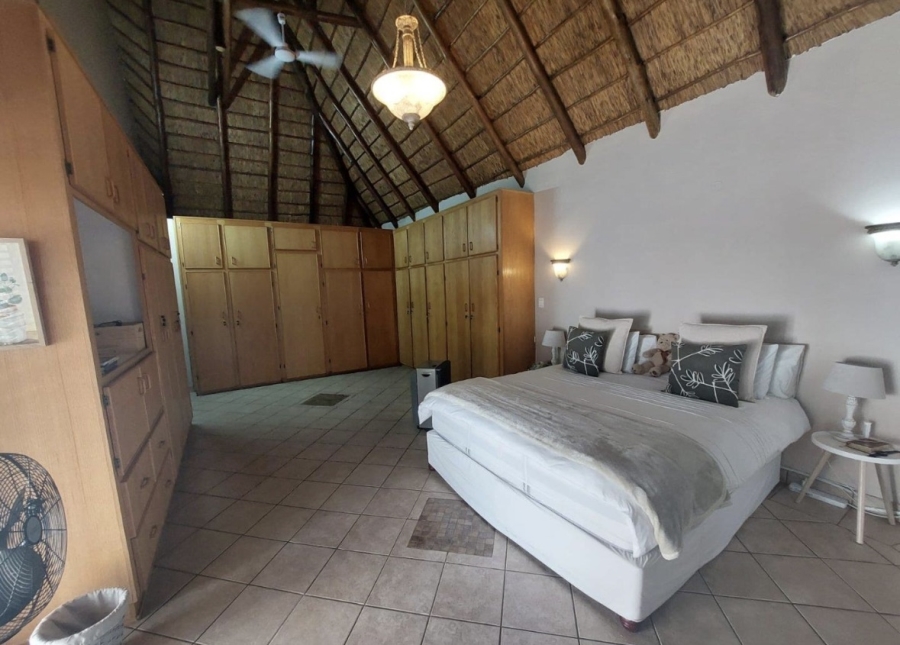 To Let 4 Bedroom Property for Rent in Flamwood North West
